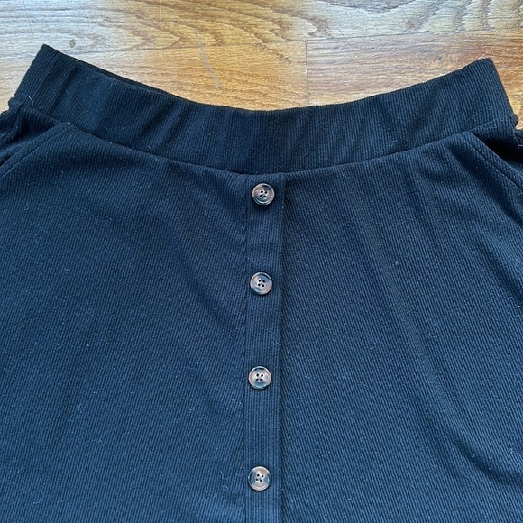 Torrid Black Ribbed Knit Skirt Size 1 - Picture 11 of 14